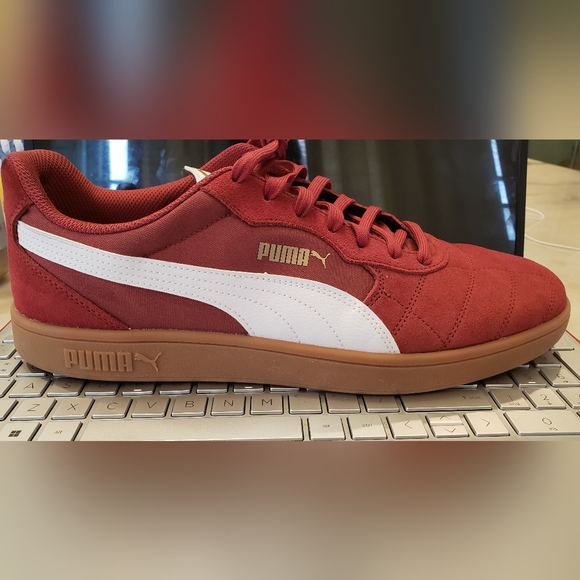 Sneakers - Picture 3 of 9